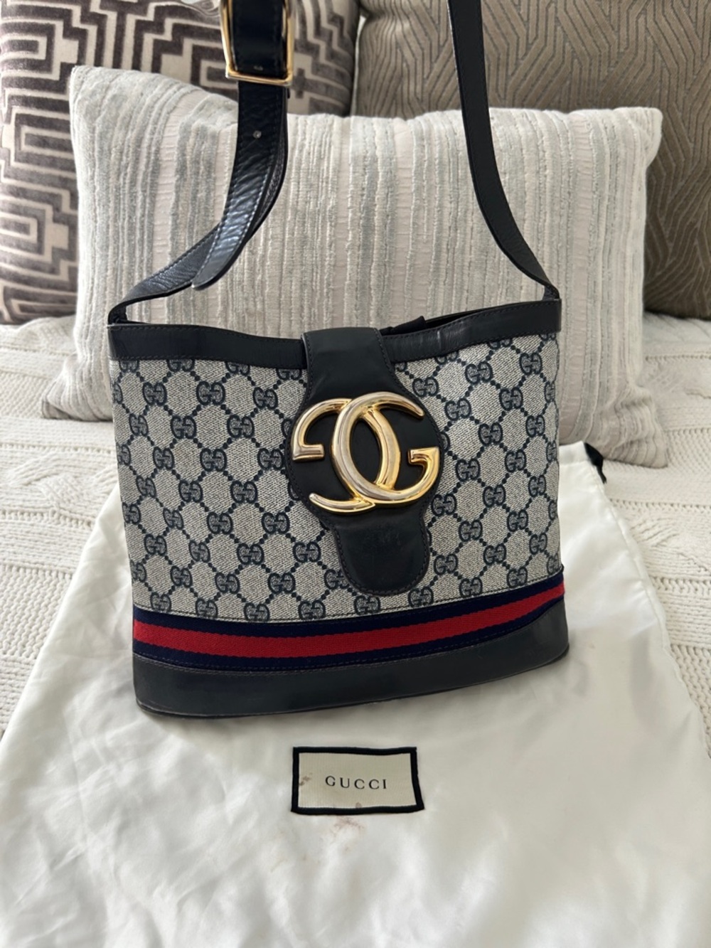 Gucci supreme canvas Navy GG Shoulder Bag Vintage